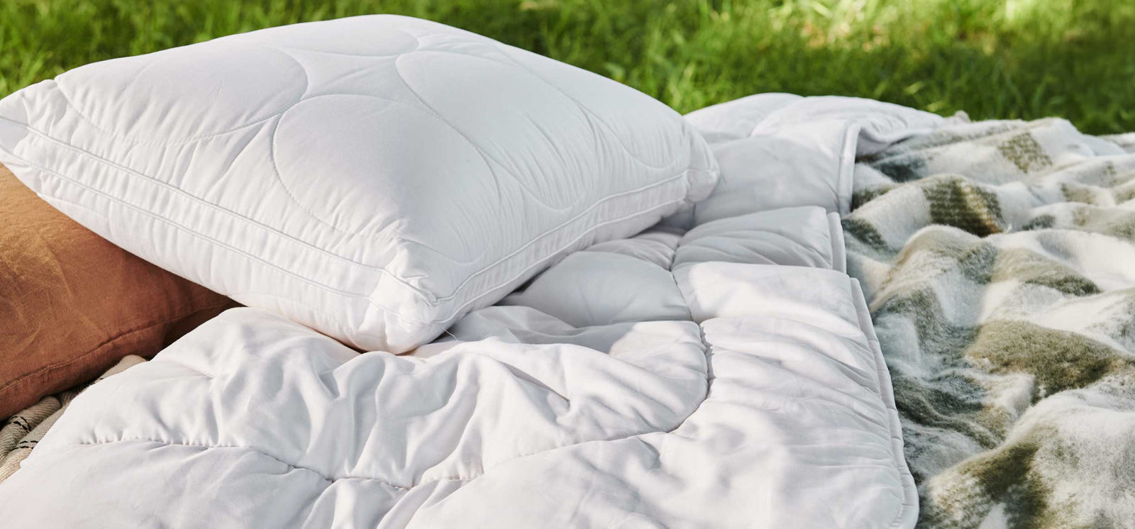 What is a Duvet? Understanding Duvets, Doonas, Quilts and Comforters