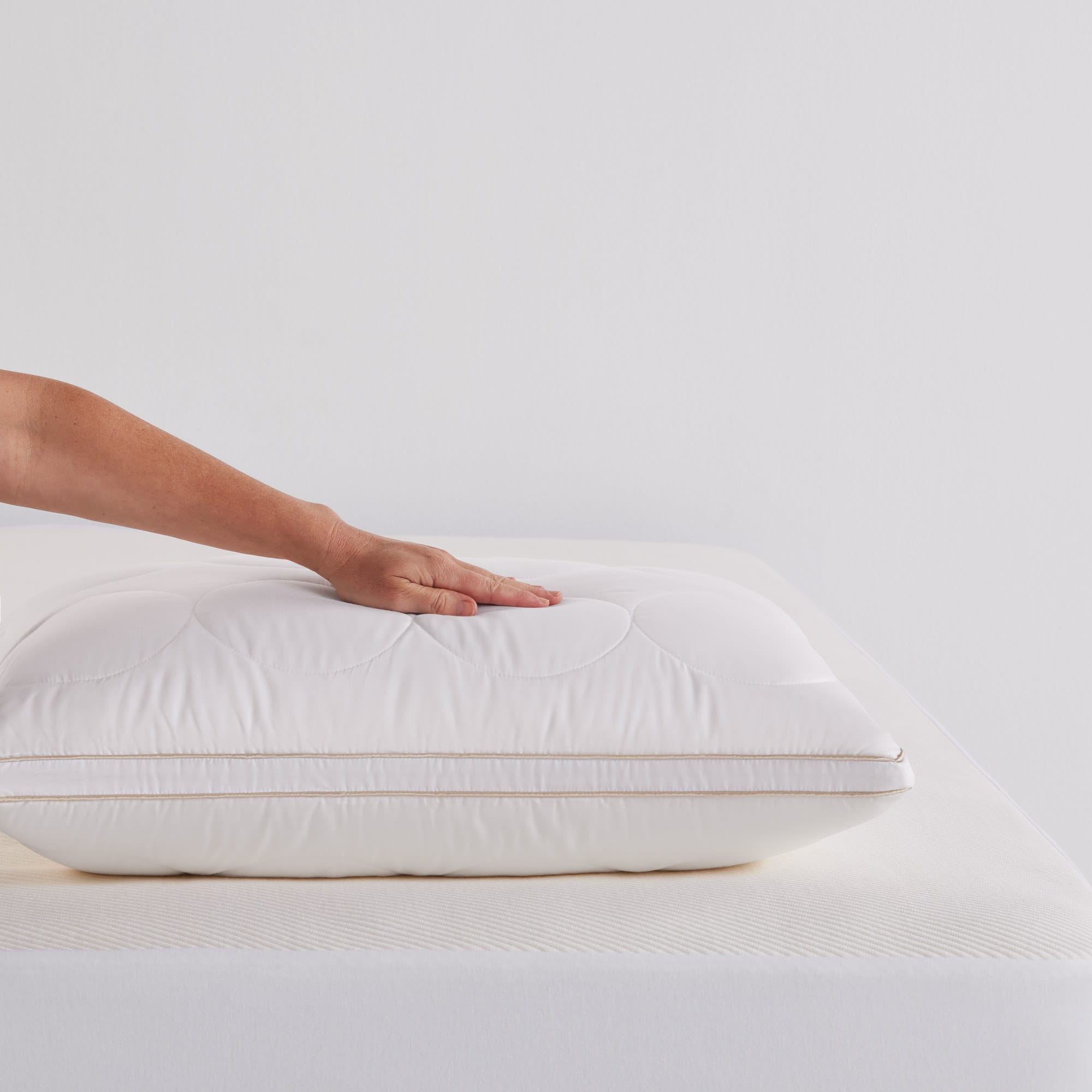 CalmComfort Wool High Pillow with hand - thumbnail #11