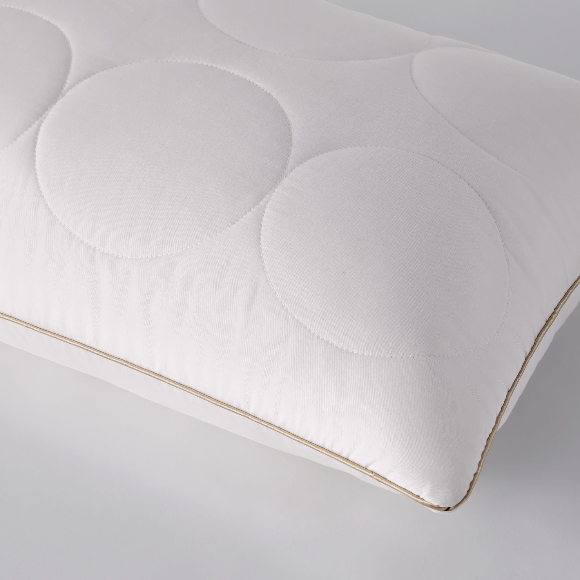 CalmComfort 7+ Pillow corner detail - thumbnail #4