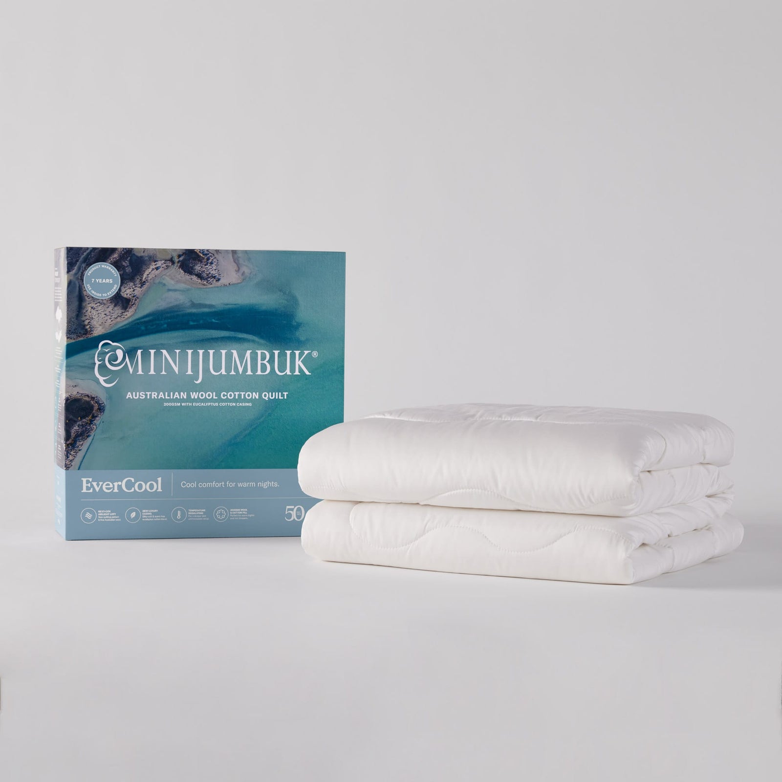 EverCool Wool Cotton Quilt model in bed - thumbnail #1