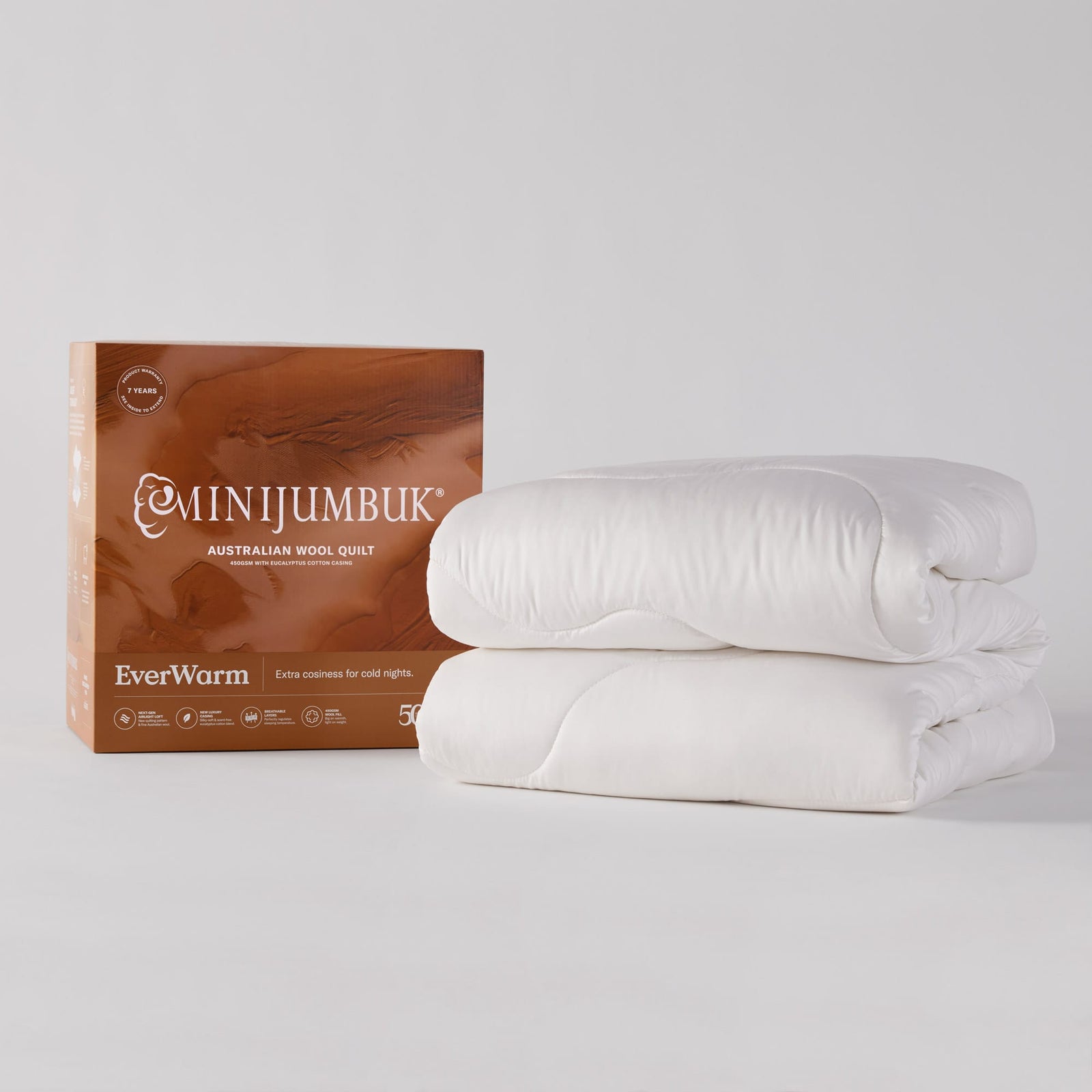 EverWarm Wool Quilt model - thumbnail #1