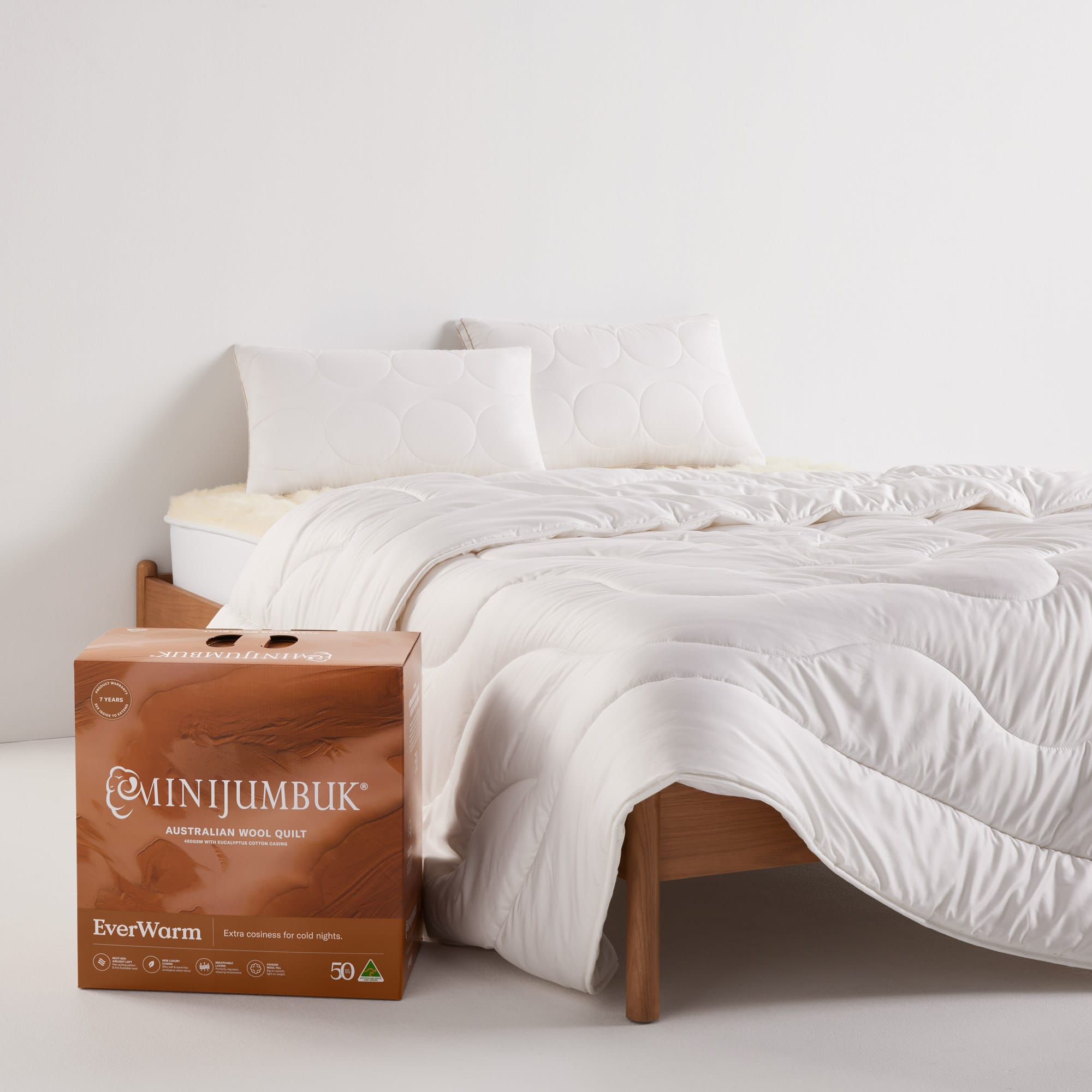 EverWarm Wool Quilt on bed with quilt box - thumbnail #4