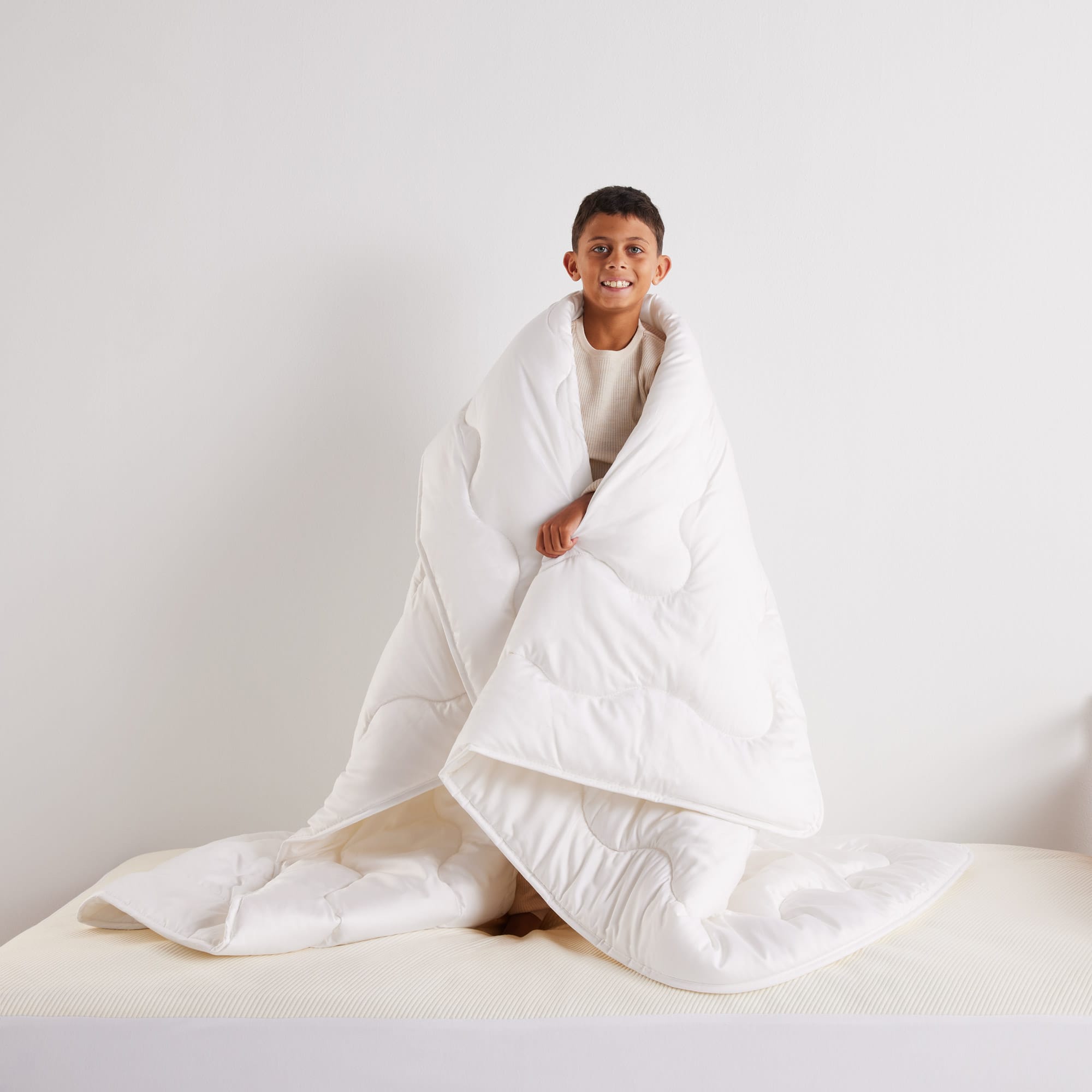 MiniJunior EveryNight Quilt model - thumbnail #1