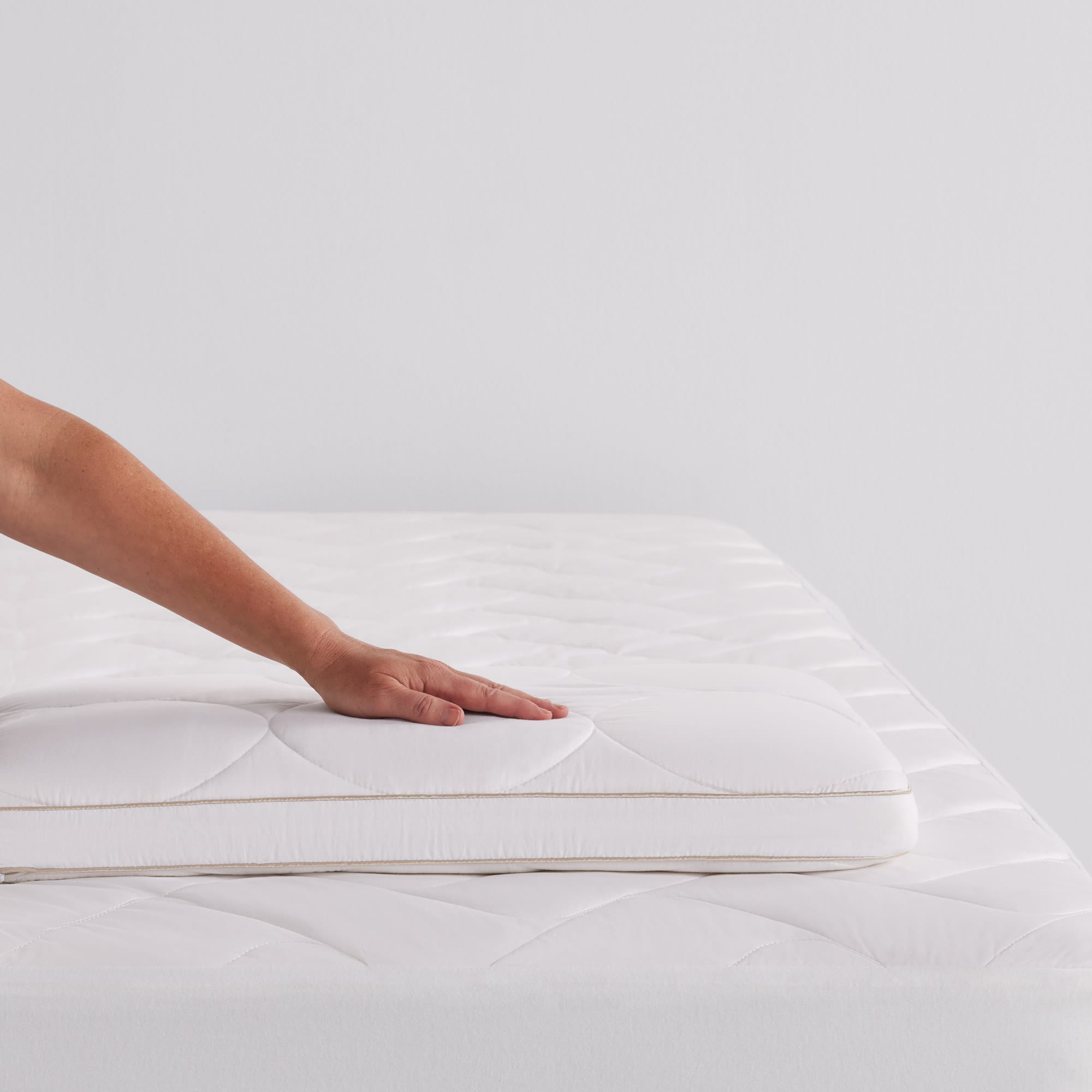 MemorySupportPillow Quilted Cotton Low hand and product - thumbnail #2