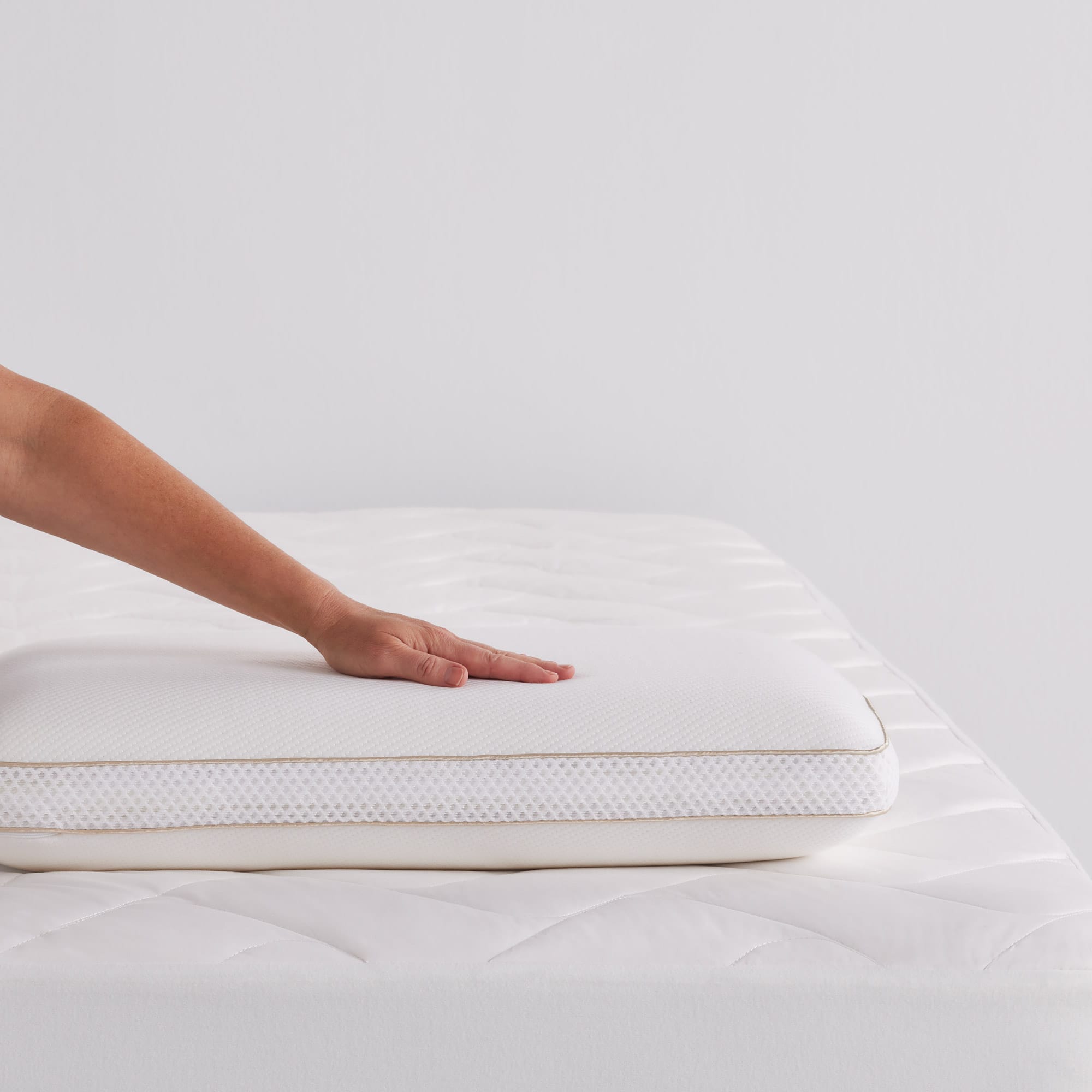 MemorySupport_Pillow_Tencel medium pillow and hand pressure - thumbnail #8