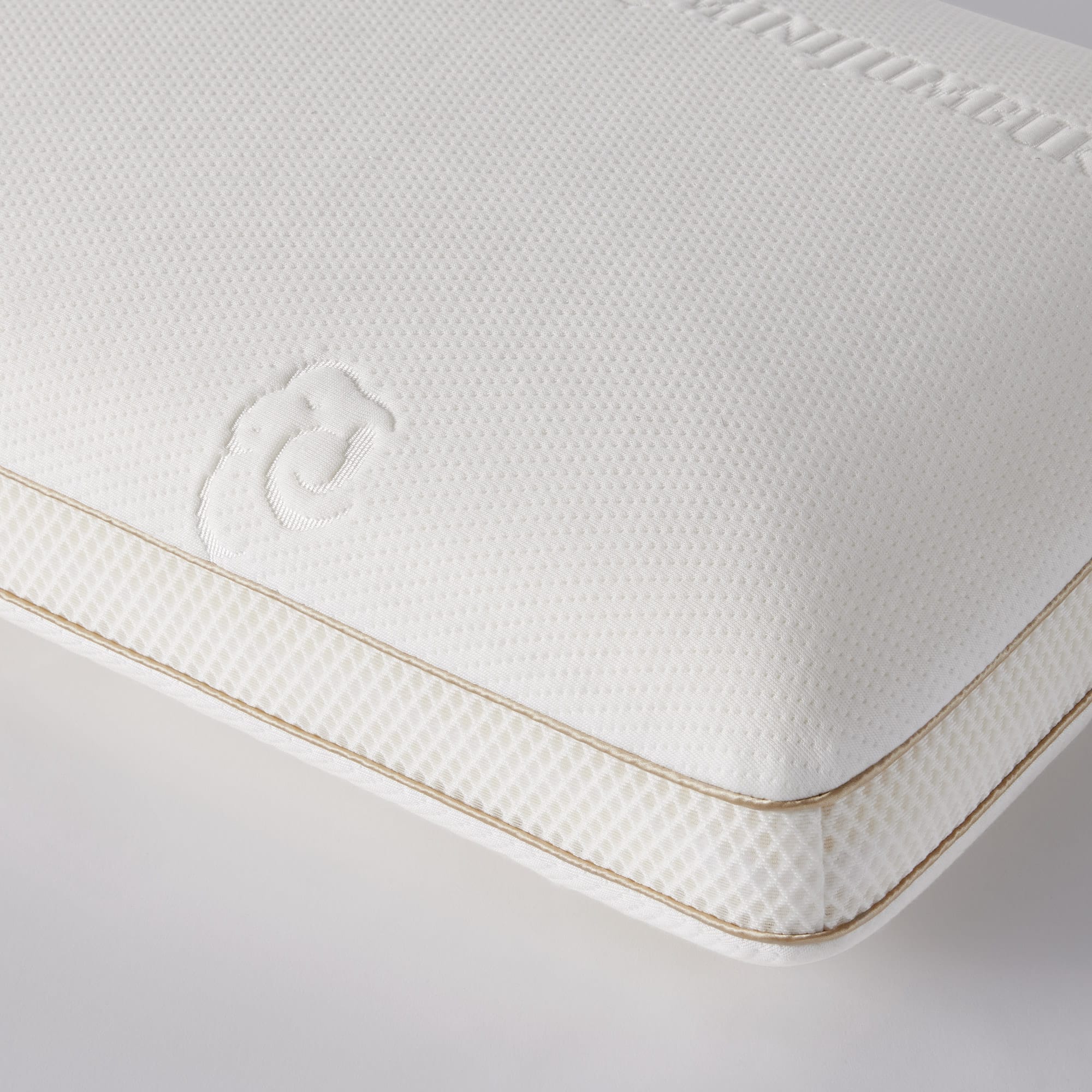 MemorySupport_Pillow_Tencel medium pillow corner detail - thumbnail #9