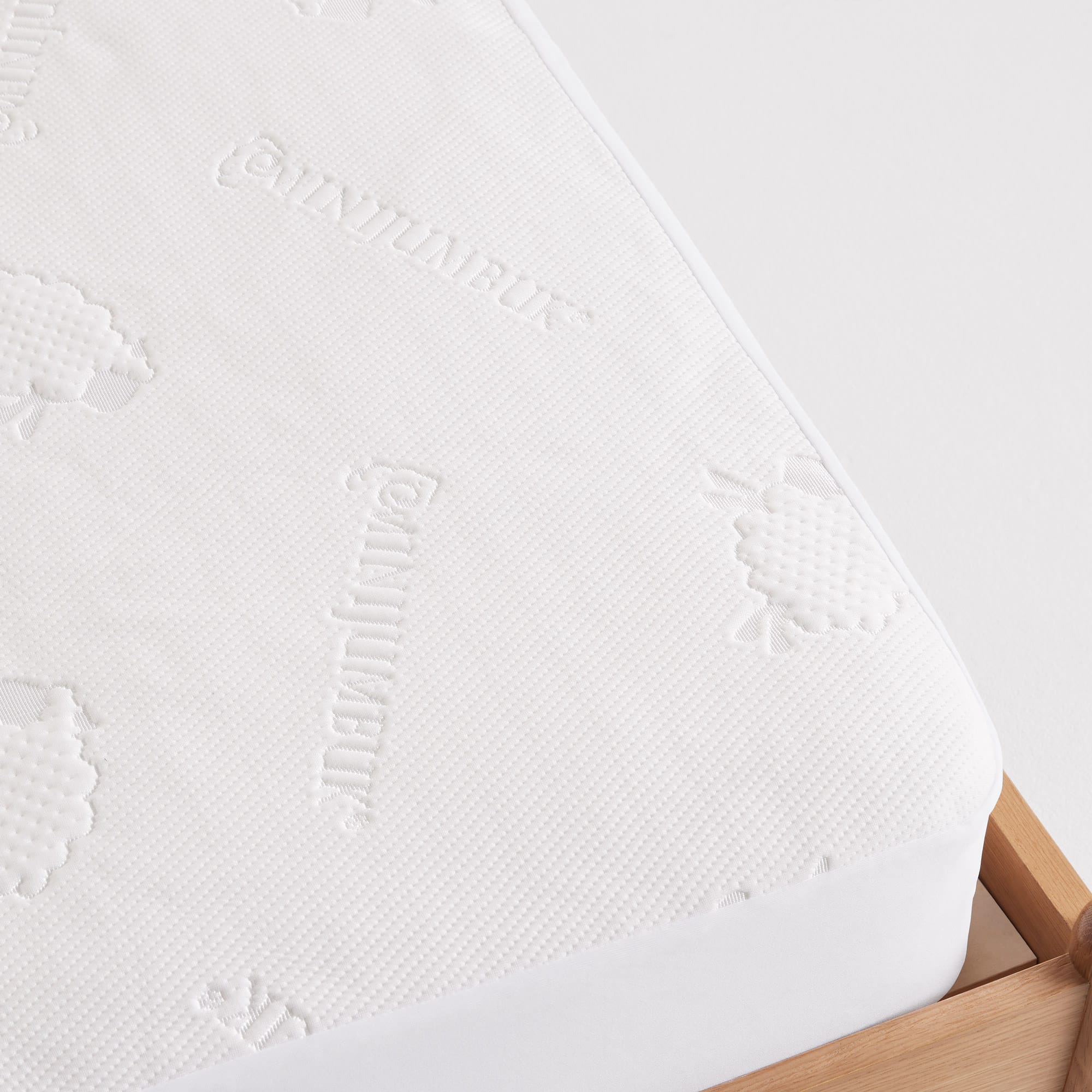SleepDry Mattress Protector corner detail - thumbnail #4